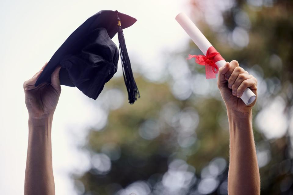 Mother rents billboard to celebrate her daughter becoming a doctor: ‘I