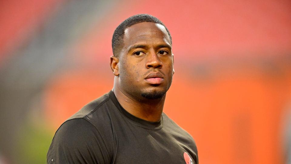 Browns running back Nick Chubb warms up before playing the Cincinnati Bengals in Cleveland, Monday, Oct. 31, 2022.