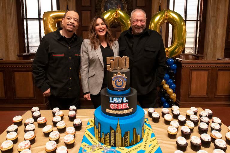 El festejo cuando la serie cumplió 500 episodios –actualmente llevan 548–, con Mariska Hargitay y Ice T, los únicos integrantes del elenco original que siguen en carrera y el creador Dick Wolf