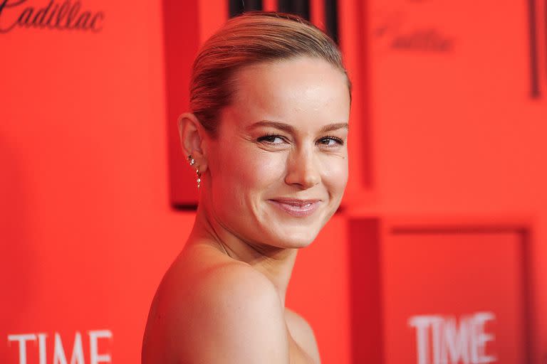 Tras romper con el cantante Alex Greenwald, Brie Larson fue vista a los besos con el actor y cineasta Elijah Allan-Blitz en Calabasas, California