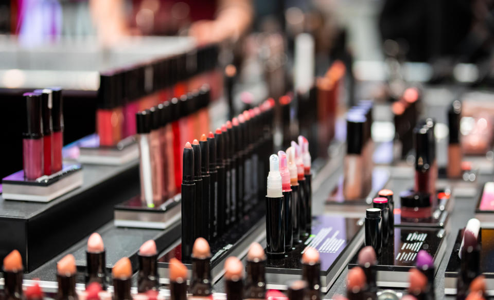 You'll definitely find a new lipstick shade with these Fourth of July beauty sales.  (Photo: leszekglasner via Getty Images)