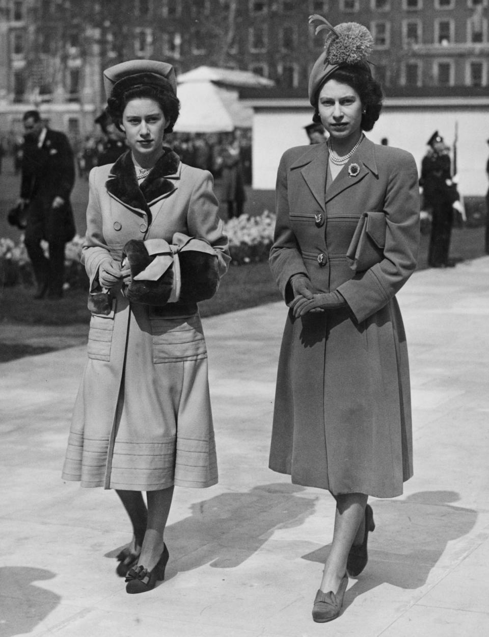Queen Elizabeth II and Princess Margaret in 1948 (Getty Images)