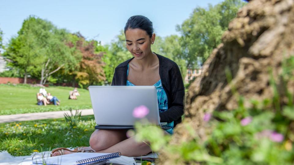 In den Osterferien etwas MINT-Luft schnuppern: Einige Hochschulen lassen ihre Ferien-Angebote während der Pandemie digital stattfinden.