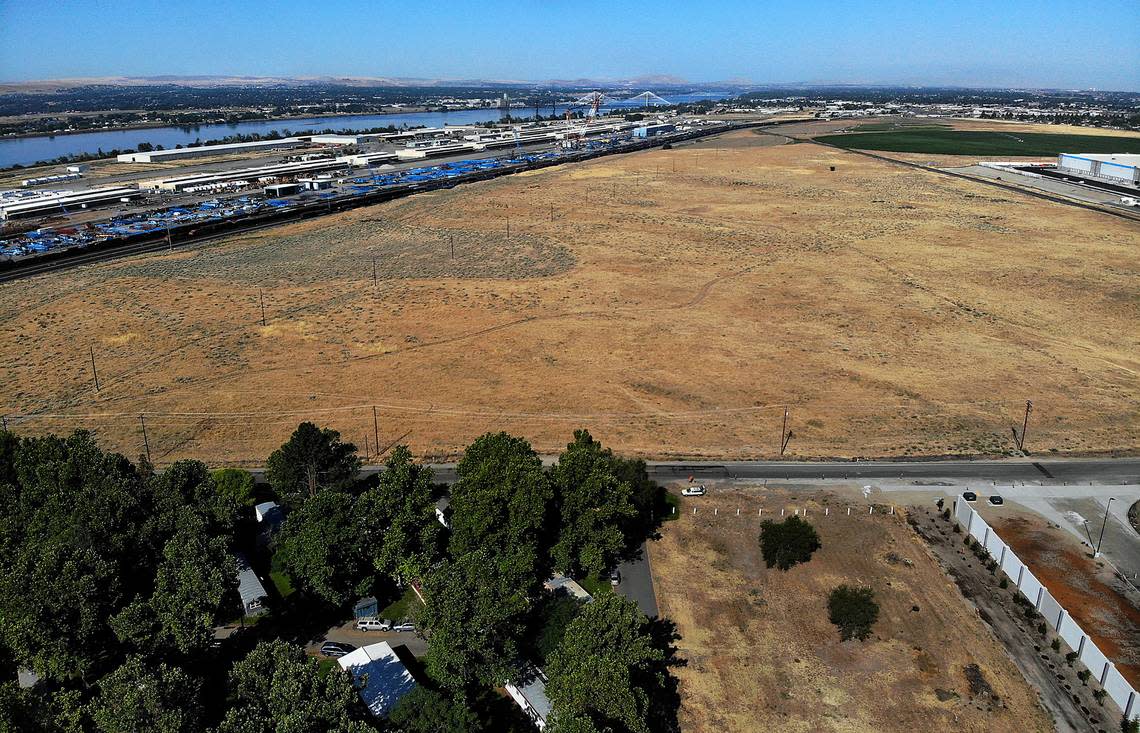 A new proposed industrial warehouse park would be located on this 11-acres of vacant land north of the Big Pasco Industrial Park and across the street from the Lake View Mobile Home Park off Road 40 South in east Pasco.