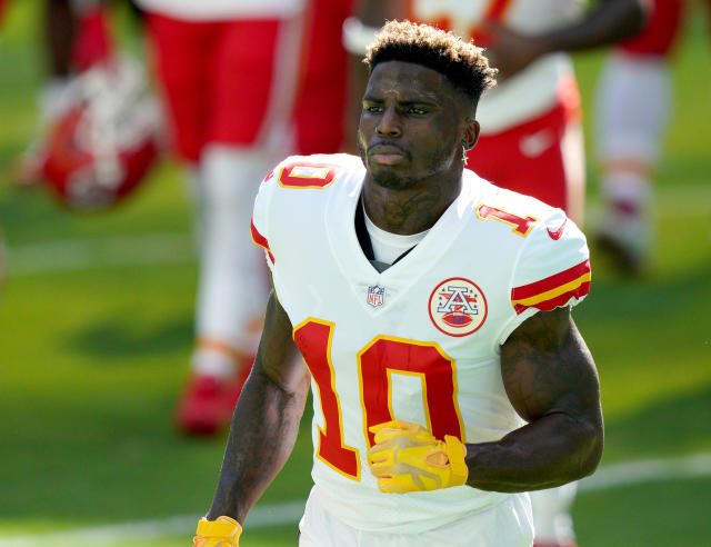 Tyreek Hill explains why he shoved Chiefs WRs coach Greg Lewis during  Sunday's game