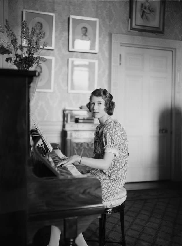 Princess Elizabeth playing a piano at Windsor Castle in 1940. (Photo: Lisa Sheridan/Studio Lisa/Hulton Archive/Getty Images)