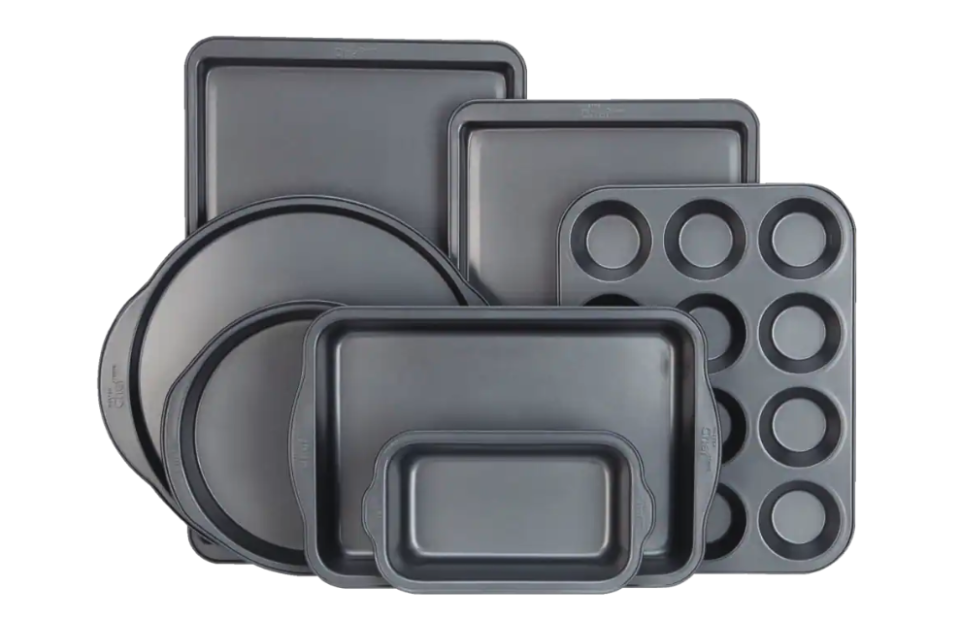 Master Chef Bakeware Set, 7-pc. Image via Canadian Tire.