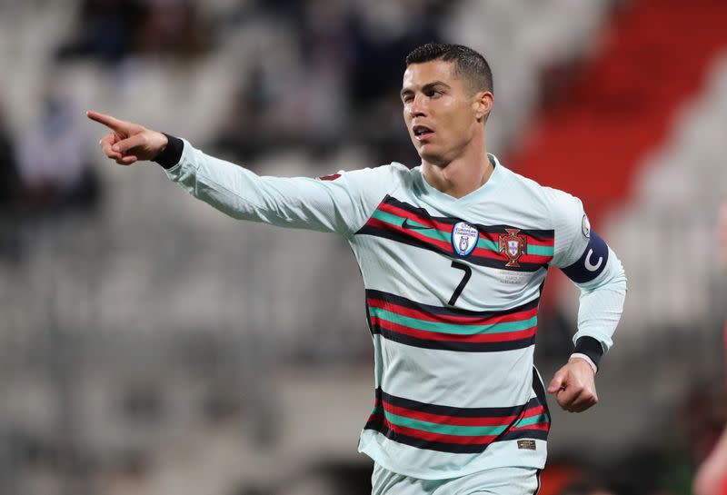 Cristiano Ronaldo celebra tras anotar un gol en el triunfo de Portugal sobre Luxemburgo en el partido del Grupo A de la eliminatoria europea rumbo a Qatar, en el Estadio Josy Barthel, Luxemburgo