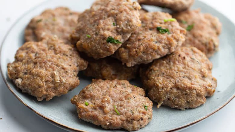 Meat patties with herbs