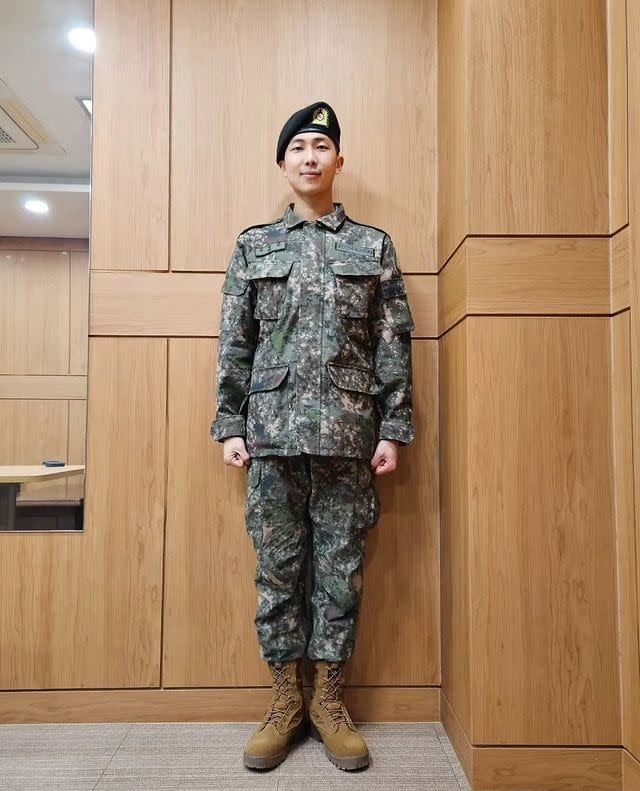 南韓男團BTS（防彈少年團）隊長RM（金南俊）於上月在IG上分享結業照片。（圖／翻攝自IG）