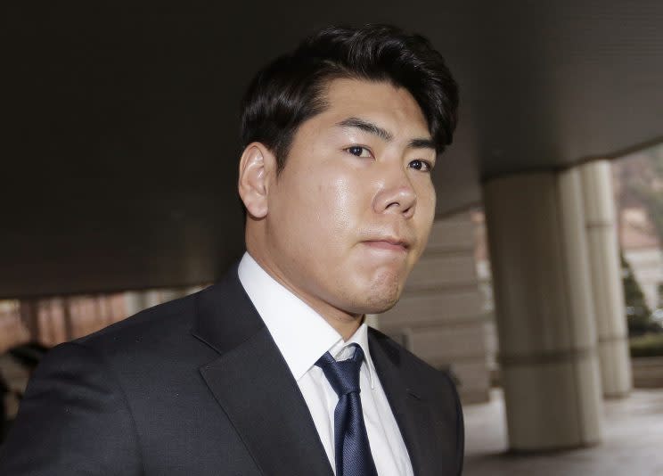 Pittsburgh Pirates infielder Jung Ho Kang arrives at the Seoul Central District Court in Seoul, South Korea, Wednesday, Feb. 22, 2017. Kang appeared in the Korean court as judges began hearing arguments in a trial over charges that the baseball star fled the scene after slamming a car into a guardrail while driving under the influence of alcohol. (AP Photo/Ahn Young-joon)