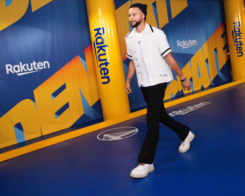 steph curry tunnel walk