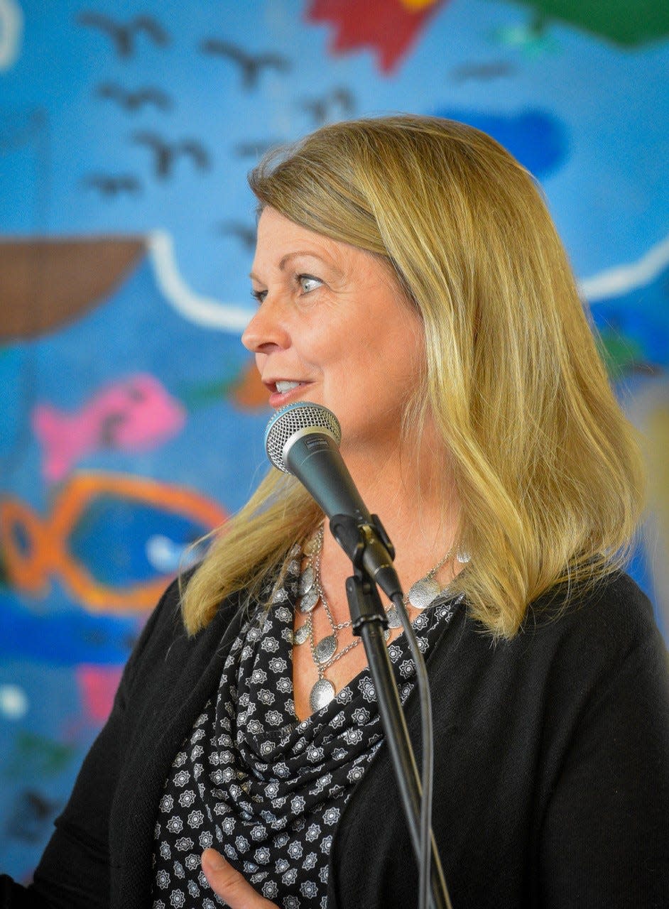 Black Swamp Bird Observatory Executive Director Kimberly Kaufman spoke to the crowd about the Biggest Week in America Birding during the Feather to Frame opening reception.