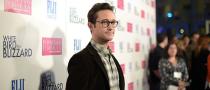 Get Your First Look At Joseph Gordon-Levitt As Edward Snowden