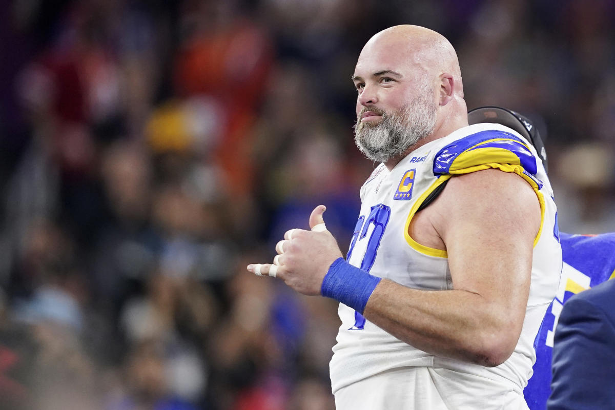 Andrew Whitworth honored Cooper Kupp with a hilarious shirt at the