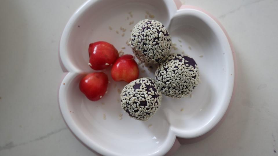 smartmoms' ube cheese balls