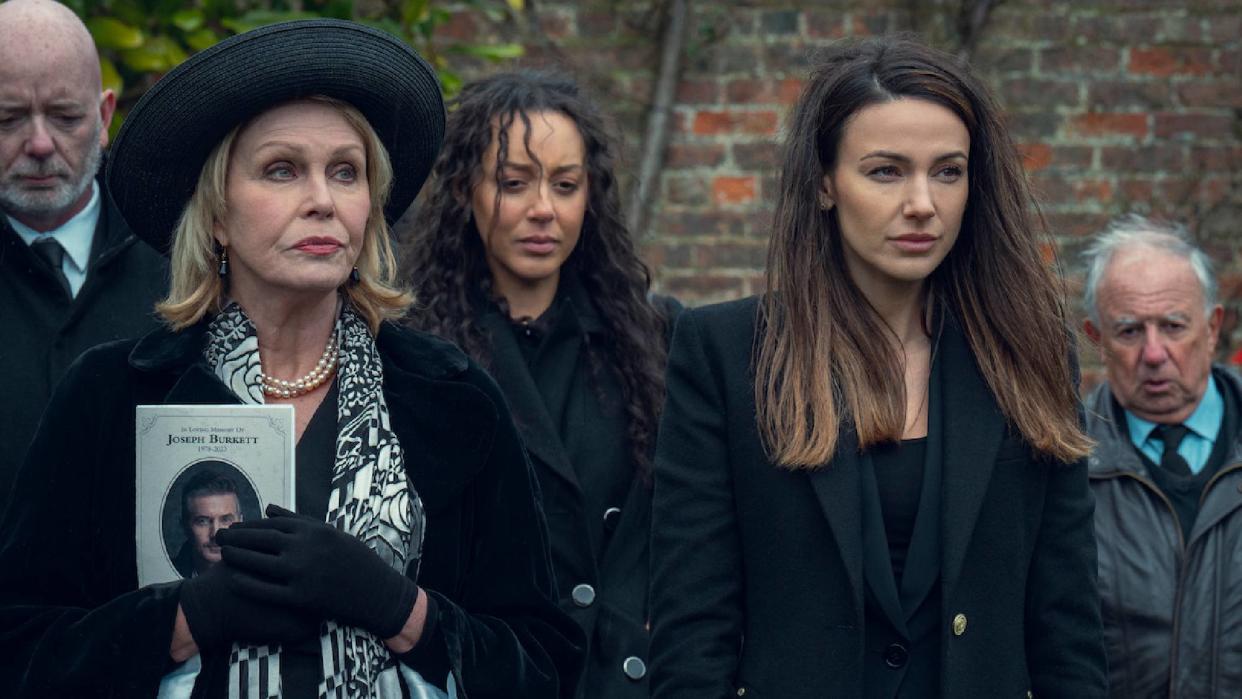  (L-R) Joanna Lumley as Judith Burkett and Michelle Keegan as Maya Stern in Fool Me Once on Netflix . 