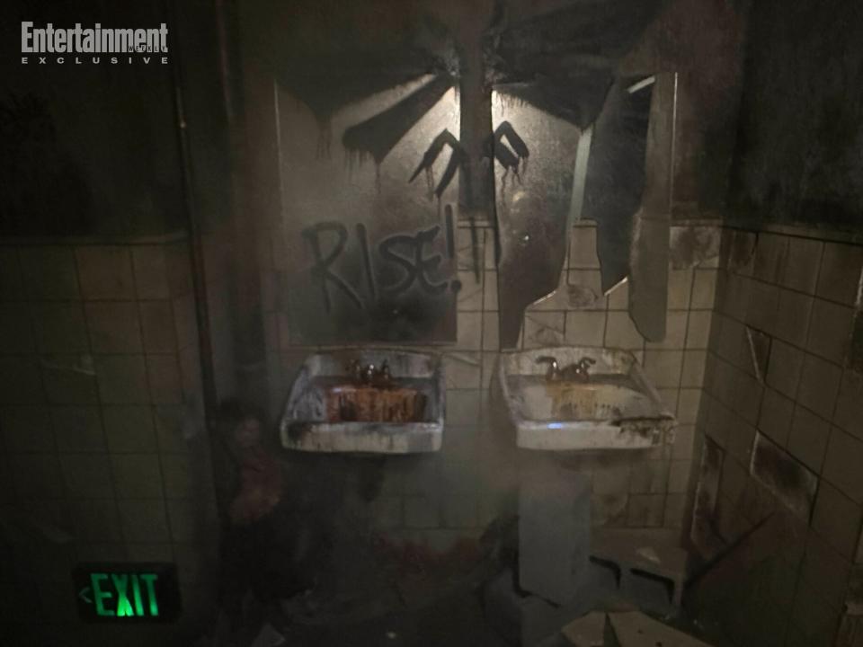 Hollywood Horror Nights Theme Park - The Last of Us exhibit