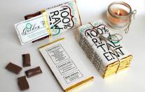 <p>Pour les recruteurs gourmands, la designer Charlotte Olsen a pensé à tout en inscrivant son CV sur une tablette de chocolat. Et pour pousser le délire jusqu’au bout, elle a même glissé un “golden ticket” à l’intérieur, en clin d’œil à “Charlie et la Chocolaterie”. </p>