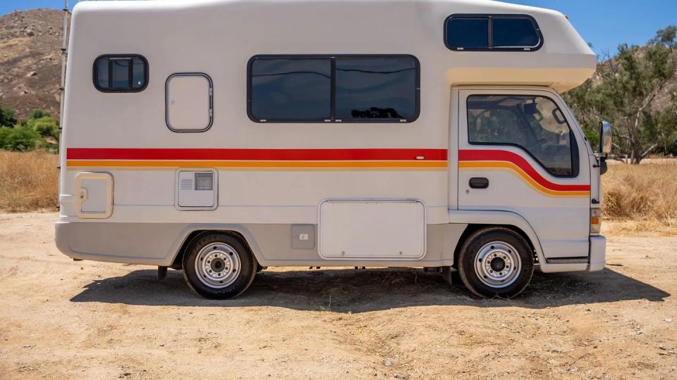 1996 isuzu elf camper profile