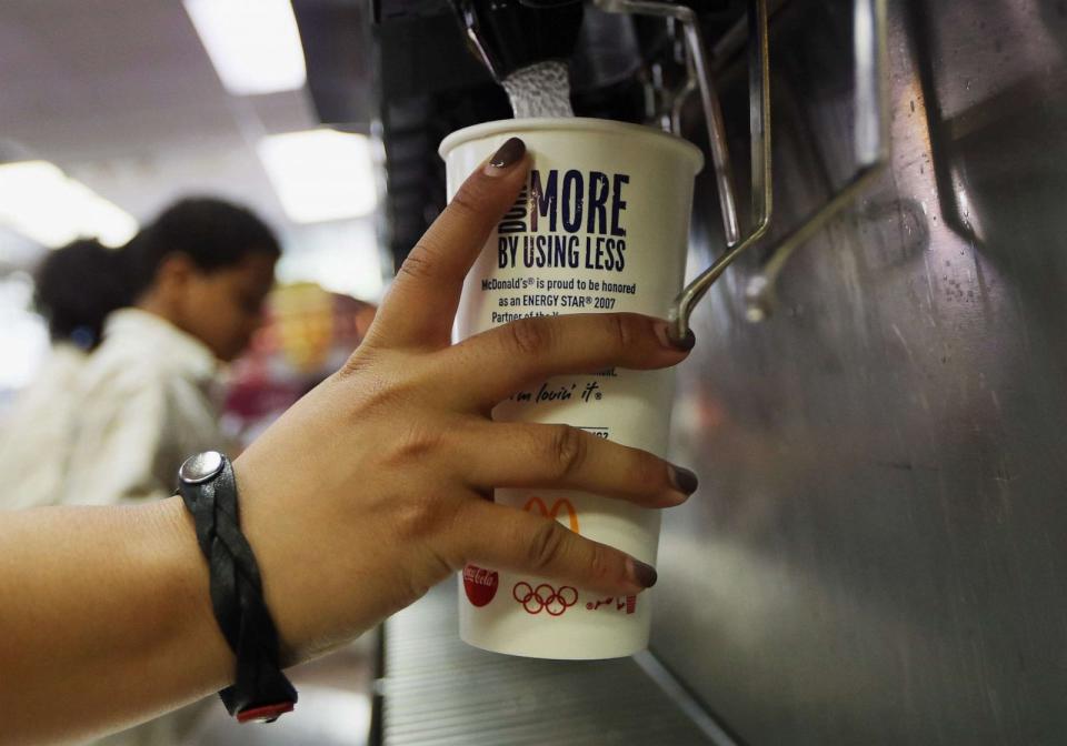 PHOTO: A customer fills a 21 ounce cup with soda at a 'McDonalds' on Sept. 13, 2012 in New York City. (Mario Tama/Getty Images, FILE)