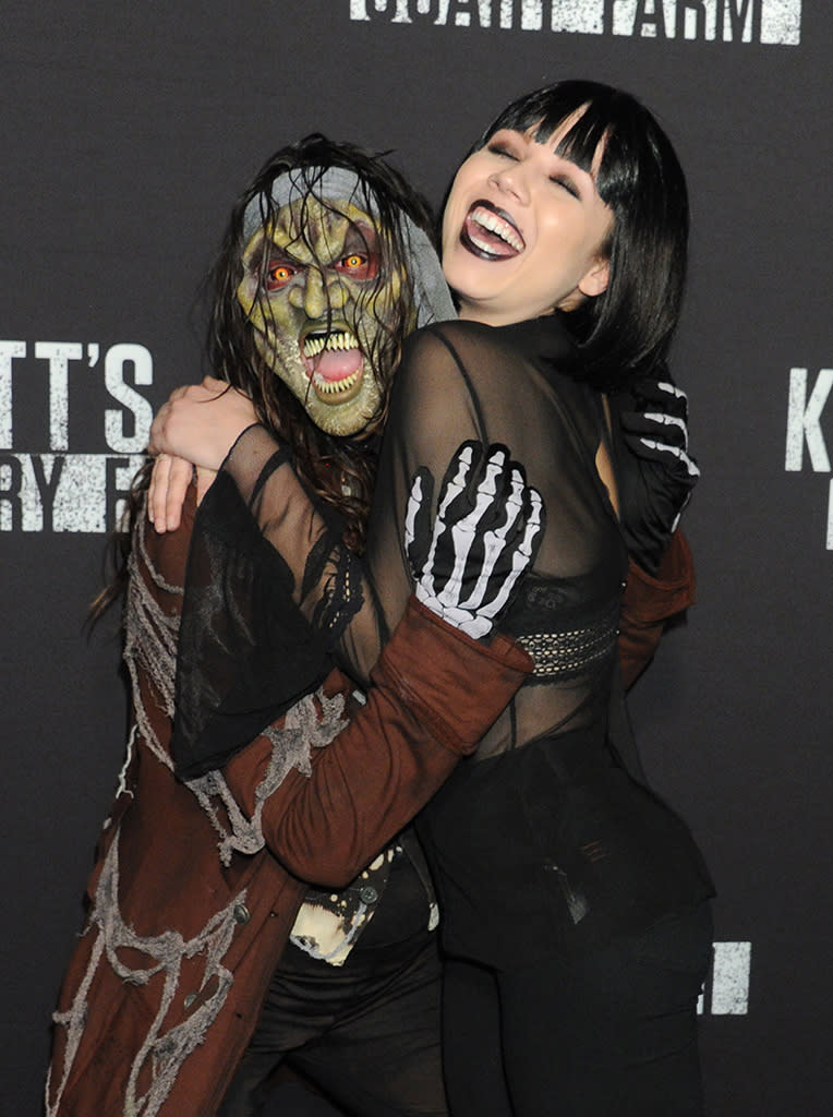 <p>Former <i>Sam & Cat</i> star Jennette McCurdy wasn’t afraid to show this green goblin a little love. (Photo: Gregg DeGuire/WireImage) </p>