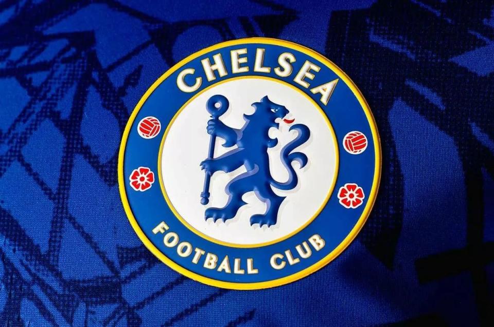(Image): New Chelsea player spotted rocking retro Blues kit ahead of arrival