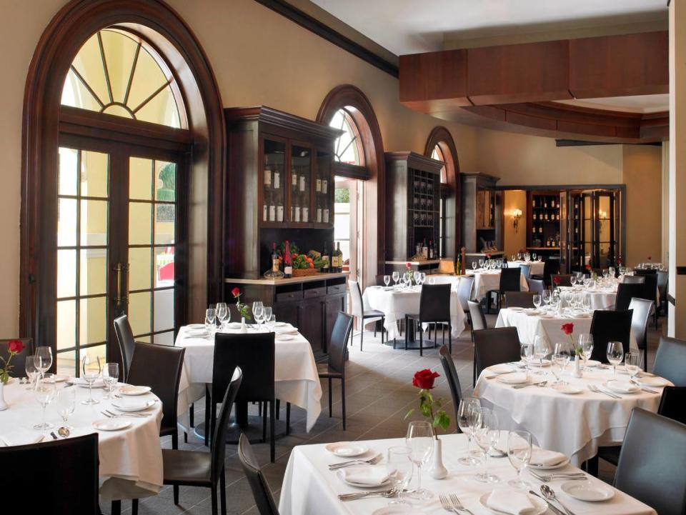 El restaurante Il Mulino New York en Acqualina Resort obtuvo la calificación de Cuatro Estrellas de Forbes para 2024. Troy Campbell Photography