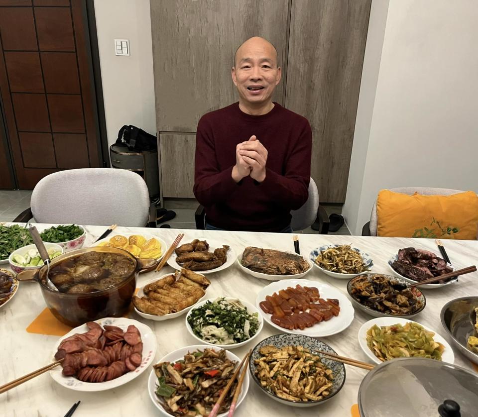 <strong>韓國瑜9日在臉書分享團圓飯菜色向民眾拜年，也特別感謝仍在執勤的各行各業。（圖／翻攝韓國瑜臉書）</strong>