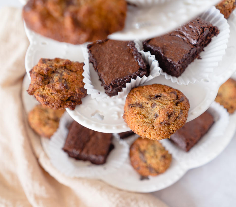 BROWNIES UND KEKSE MIT SCHOKO-CHIPS