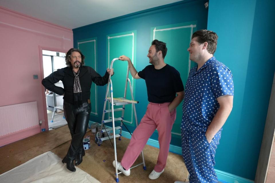 Undated Handout Photo from Changing Rooms. Pictured: Laurence Llewelyn-Bowen, Russell Whitehead and Jordan Cluroe mid-makeover design rivalry. See PA Feature SHOWBIZ TV Changing Rooms. Picture credit should read: PA Photo/Channel 4. WARNING: This picture must only be used to accompany PA Feature SHOWBIZ TV Changing Rooms. Channel 4 images must not be altered or manipulated in any way. This picture may be used solely for Channel 4 programme publicity purposes in connection with the current broadcast of the programme(s) featured in the national and local press and listings. Not to be reproduced or redistributed for any use or in any medium not set out above.
