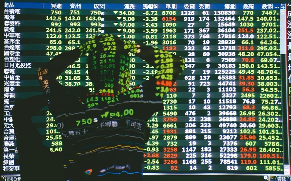 台股30日終場收在21364.48點，下跌298.02點，跌幅1.37%，外資賣超435.06億元，創下今年來第四大紀錄。圖／聯合報系資料照片