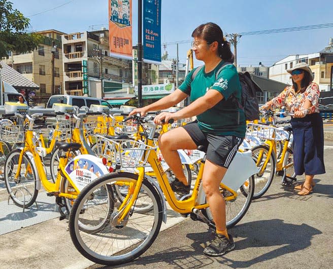 屏東公共自行車Pbike從11月起改採累積制，同卡每日累積前30分鐘免費，落實使用者付費。（潘建志攝）