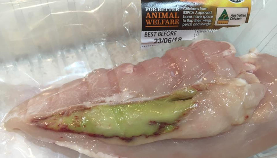 Green chicken flesh is safe to eat, Coles have stated after a woman posted this picture to Coles’ Facebook page. Source: Facebook