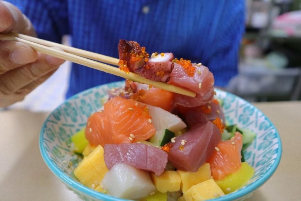 izumi - sashimi closeup