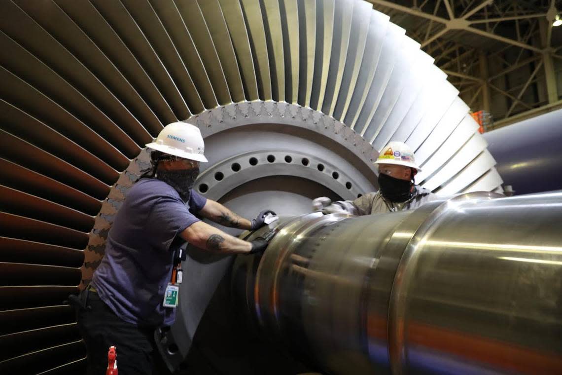 Outage workers clean the low-pressure turbine rotor prior to installation during Columbia Generating Station’s biennial refueling outage in 2021.