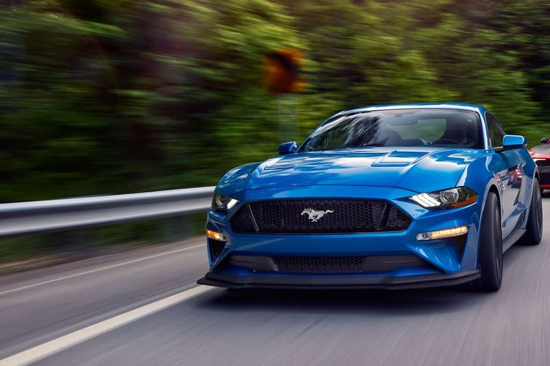 雖皆同為5.0升V8引擎，但Mustang GT是自然進氣設定。