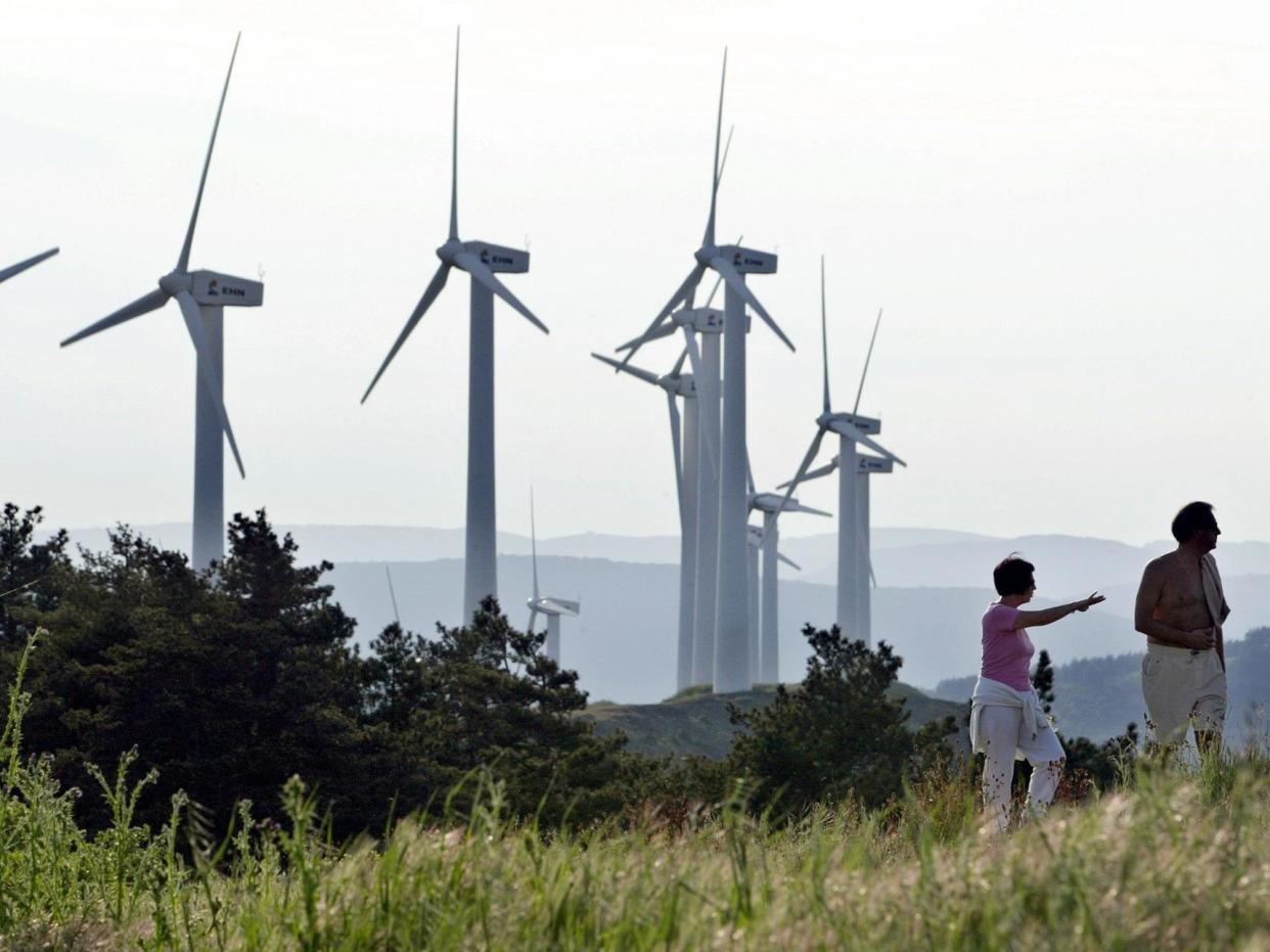 Spain intends to massively invest in wind and solar over the next decade: AFP/Getty Images