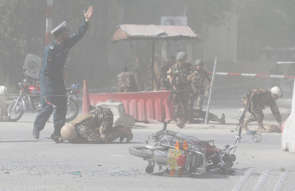 <p>Afghan security forces are seen at the site of a second blast in Kabul, Afghanistan April 30, 2018. (Photo: Omar Sobhani/Reuters) </p>