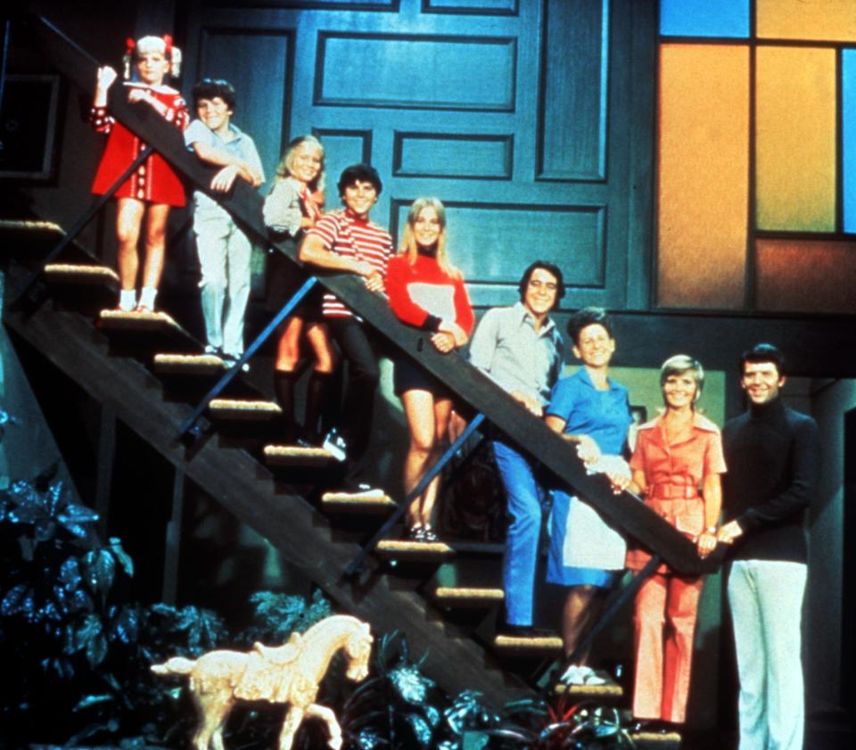 Susan Olsen, Mike Lookinland, Eve Plumb, Christopher Knight, Maureen McCormick, Barry Williams, Ann B. Davis, Florence Henderson, Robert Reed on "The Brady Bunch."