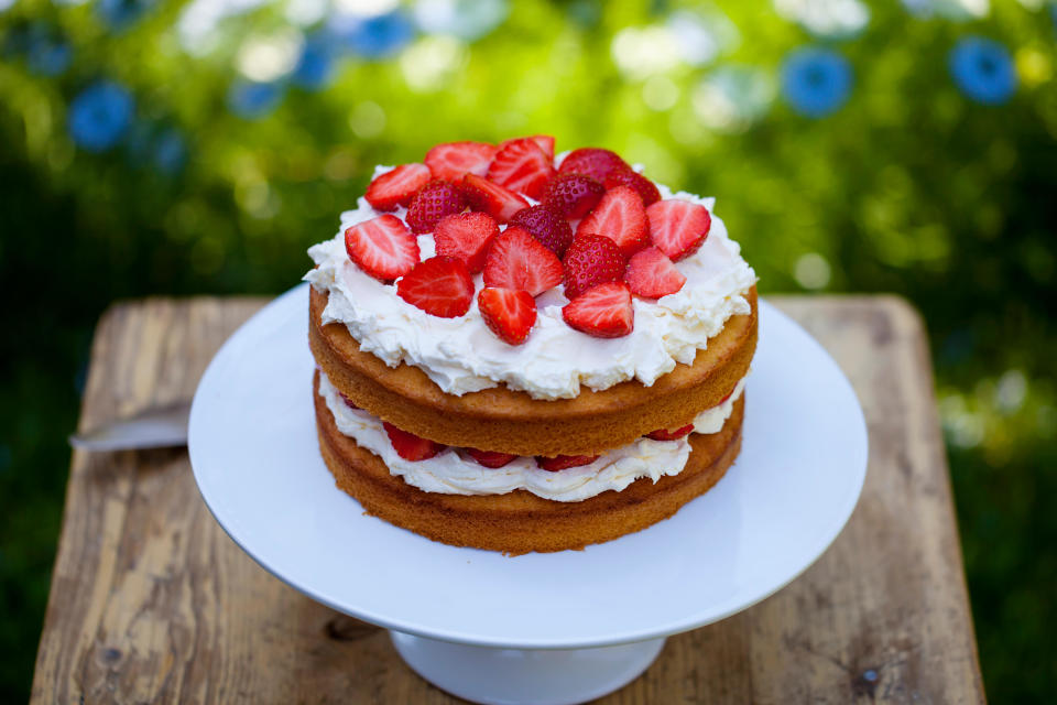 Summer berry cake