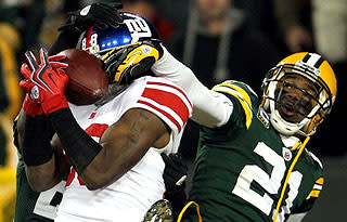 Hakeem Nicks pulls down a Hail Mary against the Packers