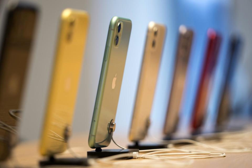 Apple Inc.'s iPhone 11, iPhone11 Pro and iPhone 11 Pro Max smartphones are displayed in the Apple Marunouchi store on September 20, 2019 in Tokyo, Japan: Tomohiro Ohsumi/Getty Images