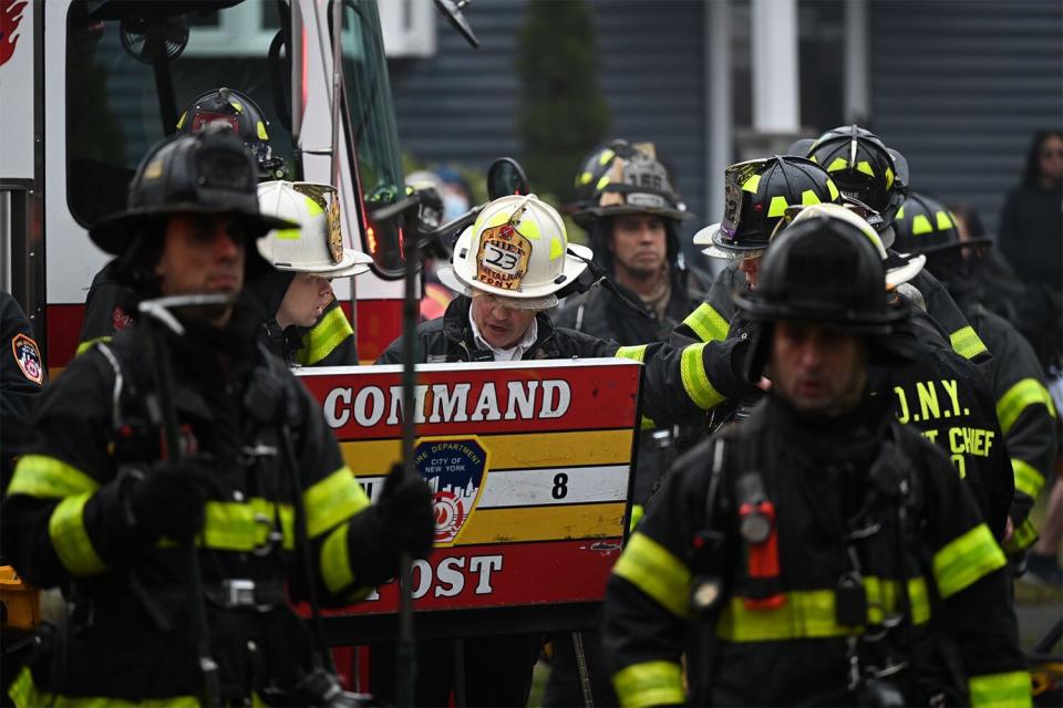 https://twitter.com/FDNY/status/1626720687246155776/photo/1    Conversation FDNY @FDNY Fire Commissioner Laura Kavanagh and Chief of Department John Hodgens provide an update on this afternoon’s 4-alarm fire at 88 Shotwell Avenue on Staten Island. Read more: http://bit.ly/3Ki3I5L