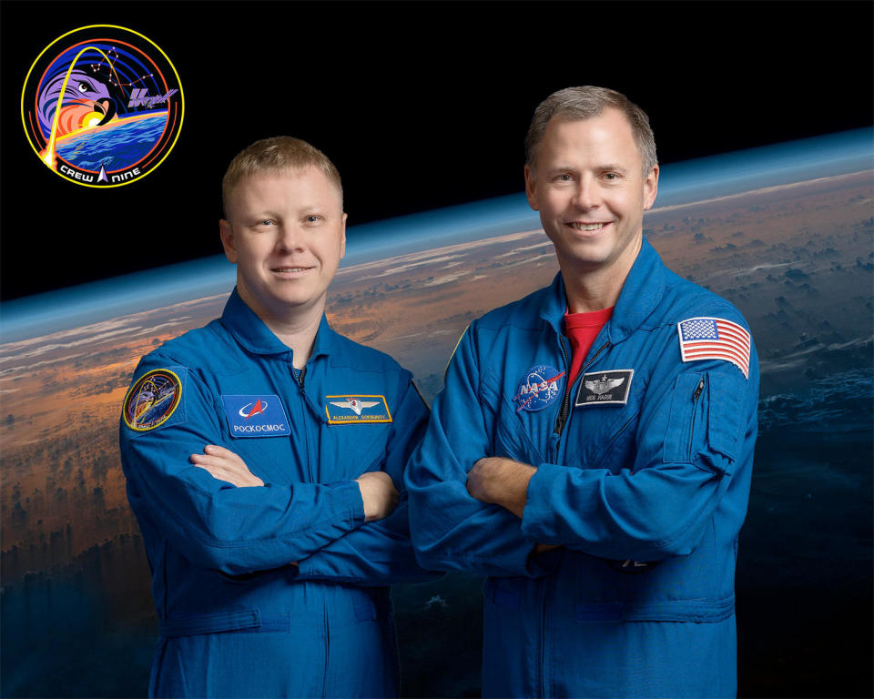 Besatzung 9: Der russische Kosmonaut Alexander Gorbunow (links) und Kommandant Nick Hague (rechts). Sie werden an Bord der Internationalen Raumstation von Starliner-Kommandant Barry begleitet. 