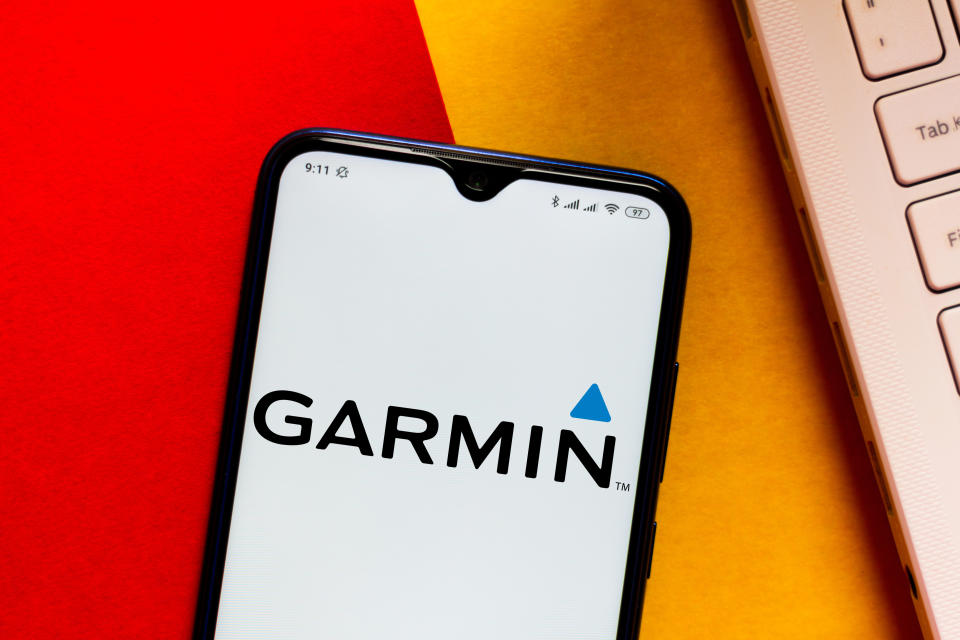 Garmin sufre un ataque-chantaje que deja a sus millones de usuarios sin poder usar sus pulseras de deporte (Photo Illustration by Rafael Henrique/SOPA Images/LightRocket via Getty Images)