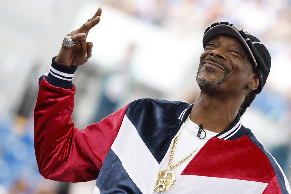 5 Snoop Dogg photos of the legend loving breaking at the 2024 Paris