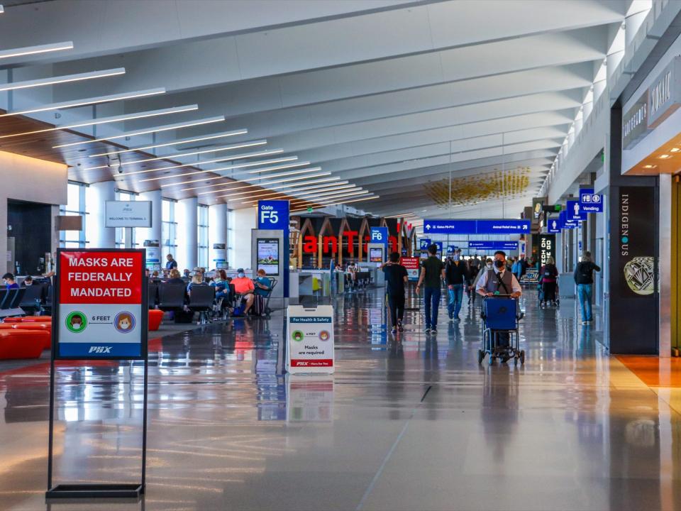 Delta Air Lines First Class Phoenix to Minneapolis Boeing 767-400ER