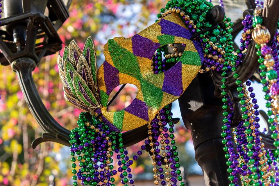 mardi gras history mask