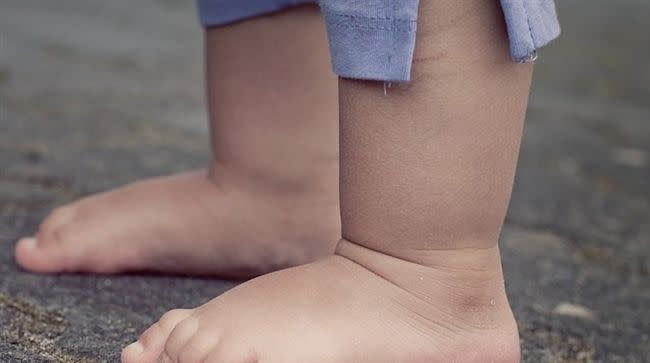 小容4個小孩平時要共穿一雙鞋。（示意圖／翻攝自Pixabay）